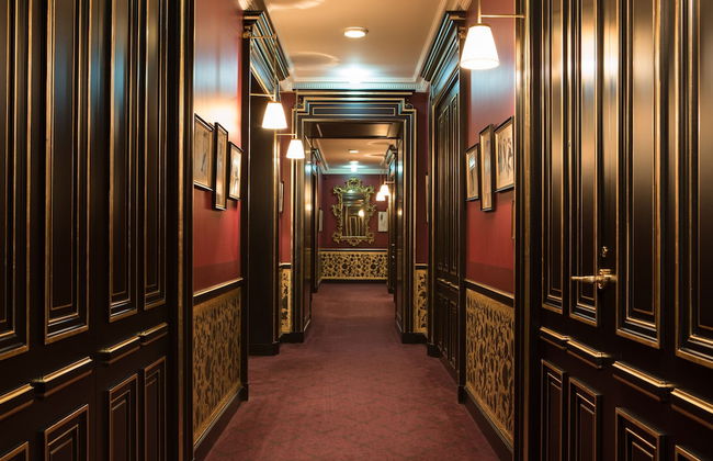 La Reserve Paris Hotel and Spa - Photo 4