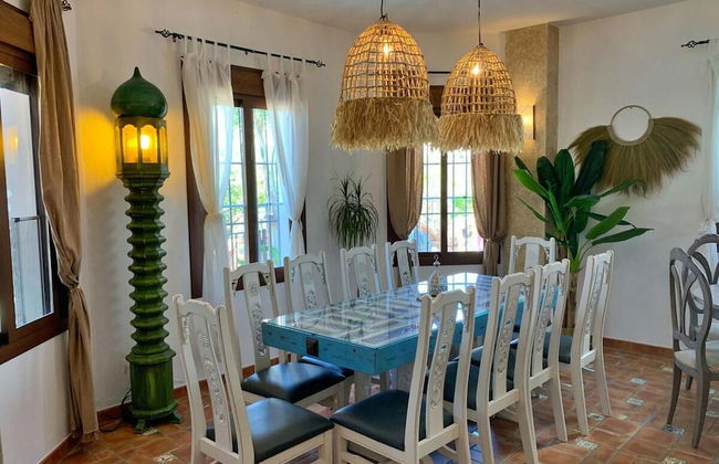 Sayalonga Villa Retreat With 7 Bedrooms - Photo 13