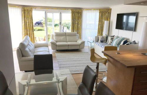 Barton on Sea self contained, stunning sea views - Photo 11