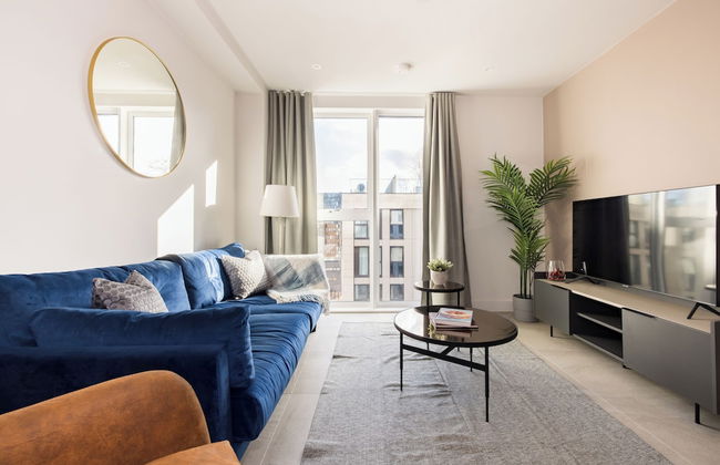 Leeds Centre by Charles Hope - Photo 17