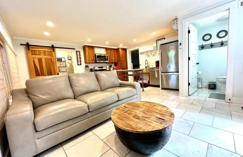 Romantic Secret Garden - Marble Floors & Bath DT Just 2 Blocks Beach Only 3 Miles - Foto 31