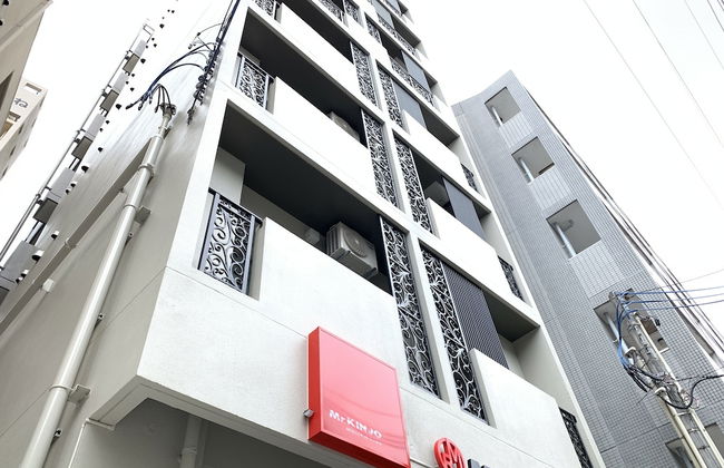 Mr.KINJO Miki24 in front of Makishi Station - Foto 22