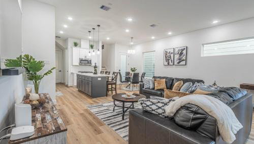 Luxury Haven near Dwtn, Med CTR, with Fast Free WiFi, Parking - Foto 2