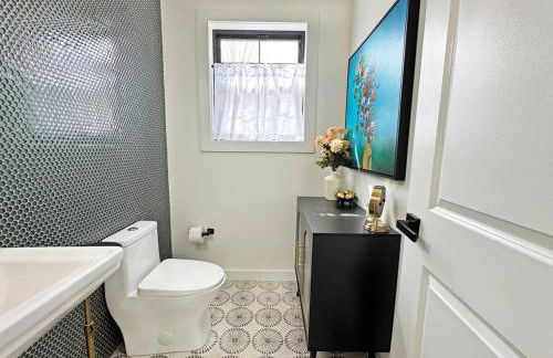 Renovated home seconds from town - Foto 57