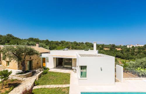 Nature Retreat Green Oasis Villa with Private Pool & Rooftop Hot Tub - Foto 12