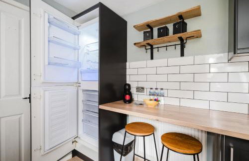 Modern 2 Bedroom House with Parking - Photo 22