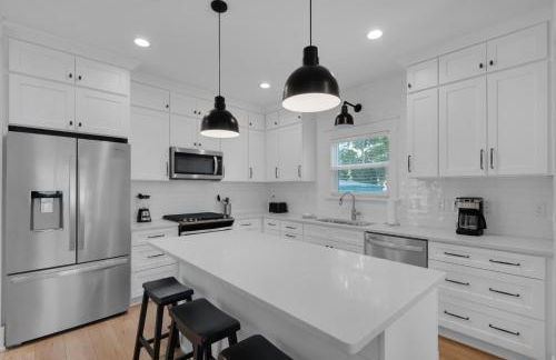 Golf Cart, 3 King Beds, Covered Rooftop Area, Half Mile to Beach! - Foto 3