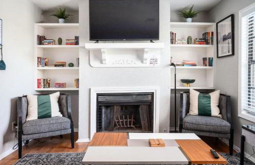 Vibrant Family Retreat~Sleeps 8~2 Kings~ Game Room - Foto 9