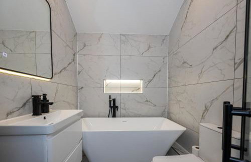 Modern 5-Bed Home EV City Centre 10 min - Foto 10