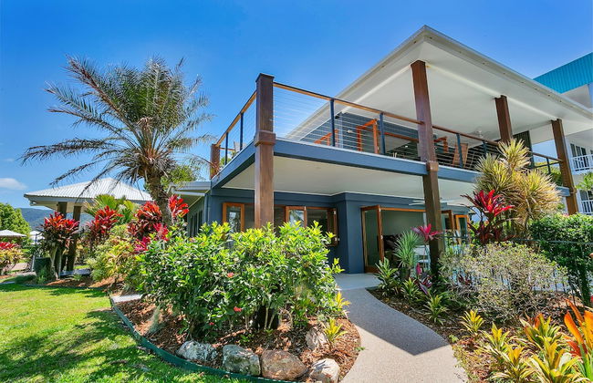 Reeflections Beachfront Holiday House - Photo 21