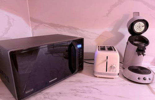 César Room - Appartement Antique 2-3 pers, parking privé,proche centre et gare - Foto 16