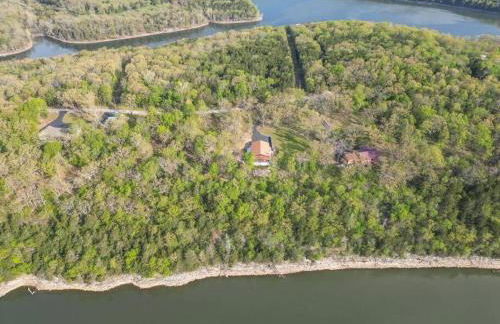 Table Rock Lakefront on 2 Acres with firepit - Foto 23