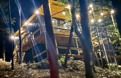 Modern Gem w/Spacious Deck, Swinging bed, Hot Tub - Foto 41