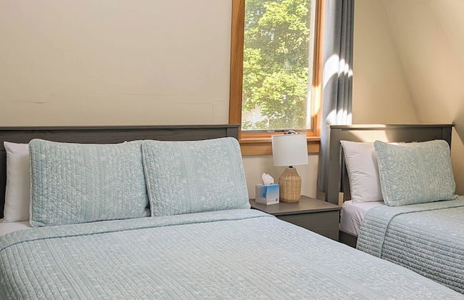 3Bedroom2Bath CarriageHouse Pet Friendly - Photo 5