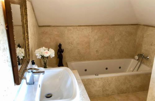 Huge Golf and Spa Mansion 8 min from Puerto Banus - Photo 12