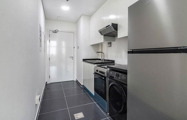 Cozy studio at Damac Hills - Photo 11