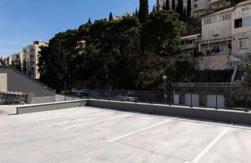 DUBROVNIK PIER free parking and balcony - Photo 27