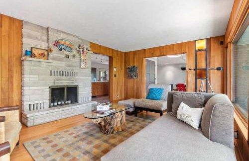 Mid Century Beauty with Huge Sunny Porch - Foto 5