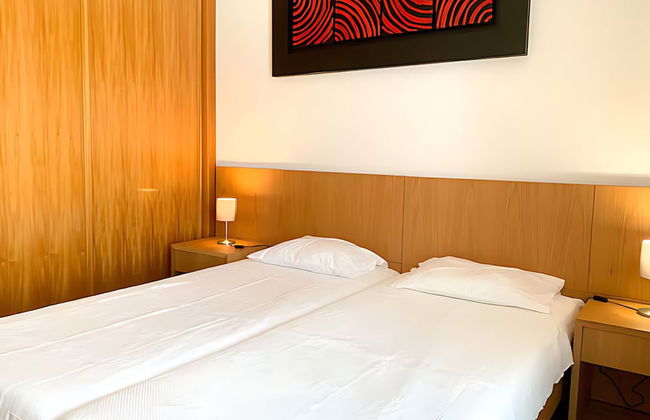 Marina View 1 Bedroom Apartment w Swimming Pool - Photo 6