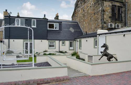 Apple Tree House - Photo 1