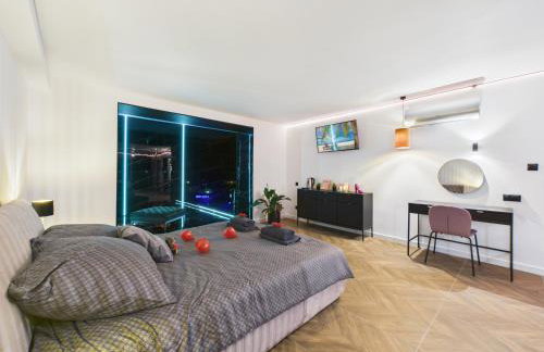 Jacuzzi LoveAparts Marki Romantic Getaway - Photo 32