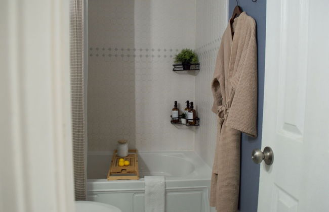 French Inspired Stay Fireplace Coffee bar Cozy - Foto 26