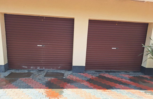 Cottage Sleeps 4 With Pool - Photo 38