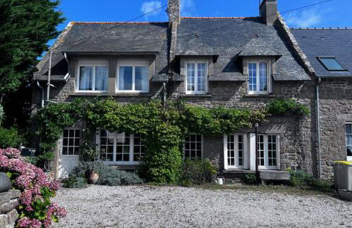 Rare pearl with garden facing the sea - Photo 1