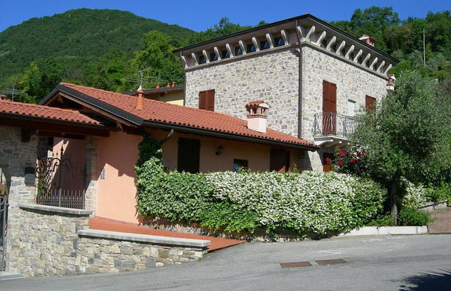 Lovely Flat With Shared Pool and Amazing Lake View - Photo 16