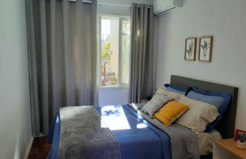 Amplo, aconchegante e pertinho de tudo - Foto 1