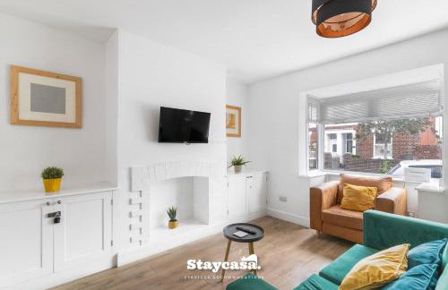 Spacious 2BR Home w Garden 2-Min Walk to Town - Foto 4