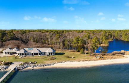 Bay Estate Luxe Waterfront Home w/ Private Pier, Main+guest House, Bay Views - Foto 96