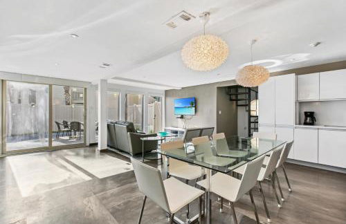 Upscale Modern Villa Private w Terrace in Bahia Mar Beachfront Resort, Heated Pool! - Photo 3