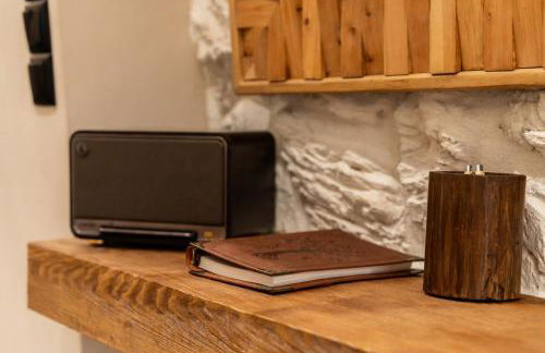 Rustic Boutique Apartment with Live Olive Tree & Private Parking - Photo 25