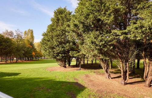 Pine Lodge with Hot Tub - Foto 43