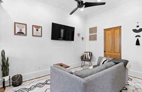 Chic 2BR retreat near French Quarter - Photo 8