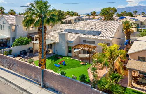 8BR 5BA SuperHero Retreat-King Beds, BBQ, Hammock, Firepit, MiniGolf, WorkSpace - Foto 37