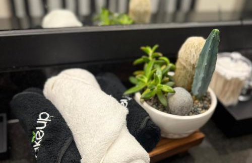 Luxury 1BR Resort Stay with WiFi, Pool, and Desk near Med Center and NRG - Foto 41