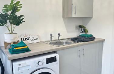 Cozy Family House 10 min from Manchester Airport - Photo 33