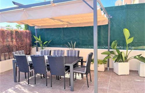 Beautiful 3 Bed Townhouse with landscaped communal pool area - Foto 32