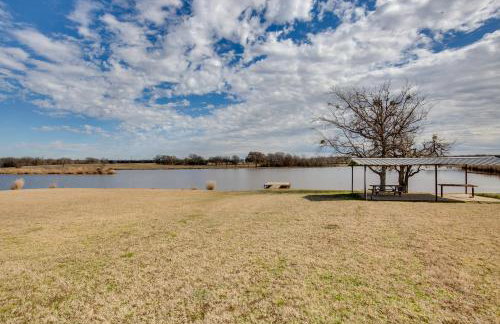 Game Room, Fireplaces, On-Site Lake! Kaufman Home - Foto 30
