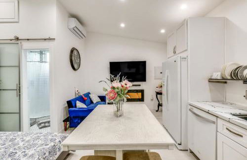 9 Mi to Dodger Stadium! East LA Studio with Patio - Foto 9