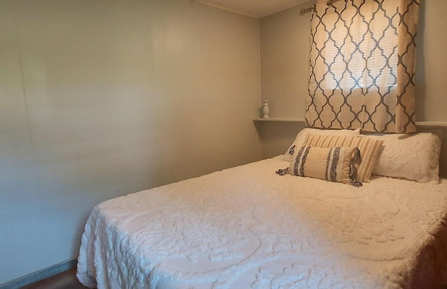 Kozy Cove Cabin - 1 Block to Lake Boat Launch - Covered Boat Parking - Lake Fun - Photo 2