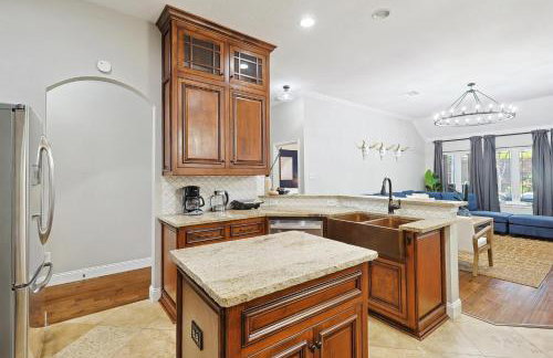 5BD 2BA w Backyard Oasis Pool Jacuzzi Firepit - Foto 11