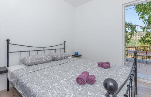 2 Bedroom Lovely Apartment In Danilo - Photo 5