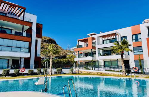 Luxury 3 Bedroom Apartment 300m from the Beach - Photo 32