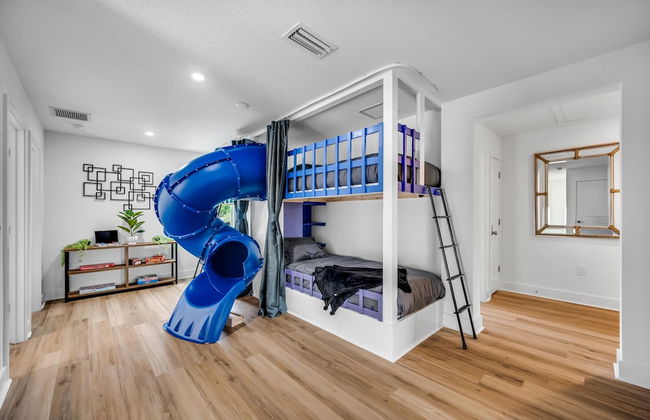 Luxury Home w Heated Pool, Gym, Playground & More! - Foto 14