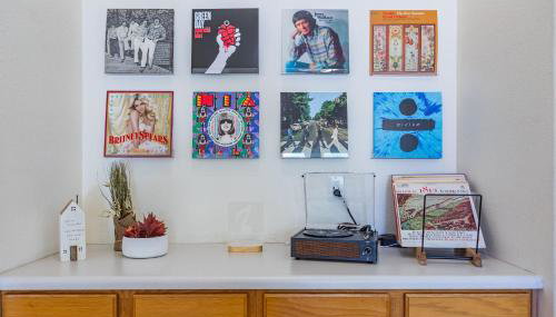 Modern House with Office Cornhole Near Freeways - Foto 4