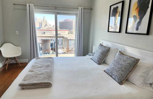 Jennifer's Penthouse Panoramic City Views w Deck - Foto 18