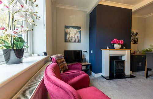 LITTLE RED HOLIDAY HOME - 2 Bed House with Free Parking within West Yorkshire, local access to the Peak District - Foto 20